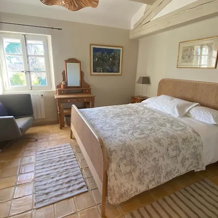 Bed & Breakfast La Paradoune 3 *