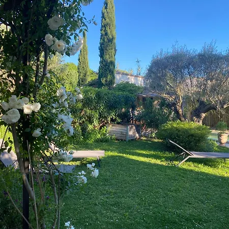 La Paradoune 3 Bed & Breakfast